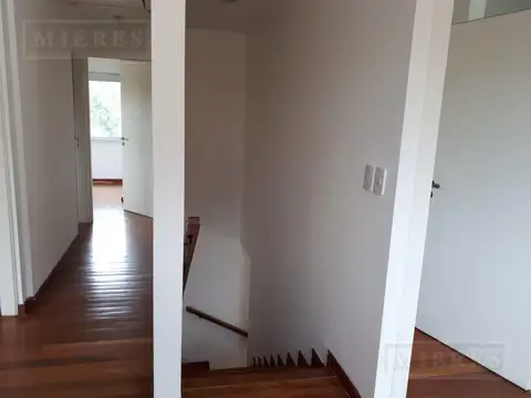 Casa 7 ambientes con 2 baños