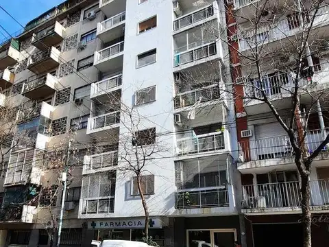 SEMIP EN LA RIOJA AL 200 - 2 BALCONES V/ABIERTA T/SOL APTO PROF COC COMEDOR