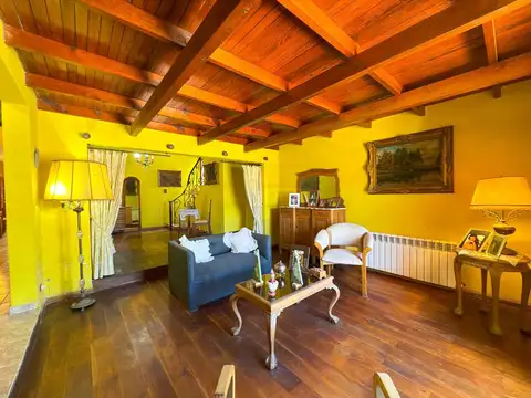 Casa en Venta con 2 cocheras