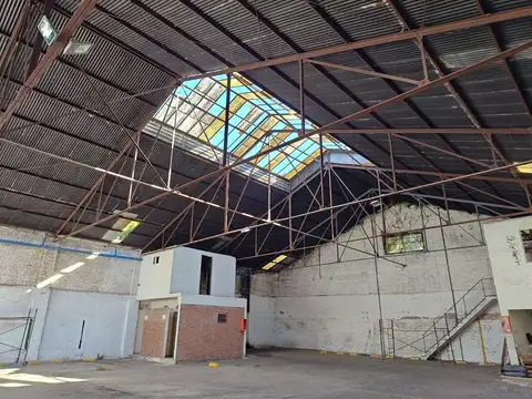 Alquiler galpon/concesionaria/depósito/local/garage/San Isidro