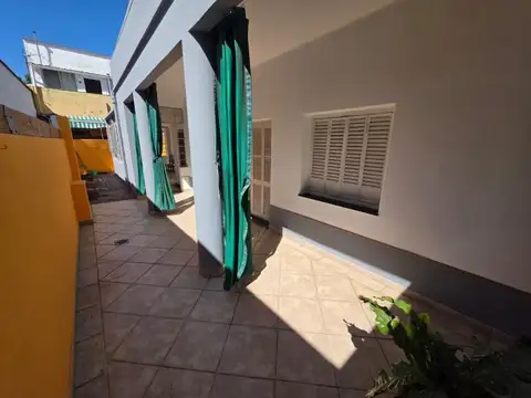 Casa 7 ambientes con 1 baño