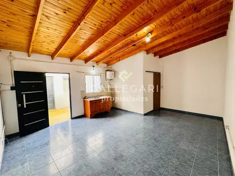 Departamento En Alquiler con cochera  En Berazategui