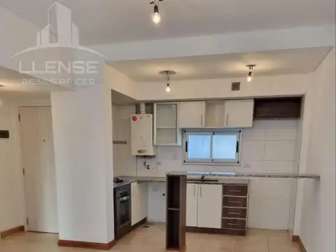 Departamento 2 ambientes con balcón en alquiler - Quilmes Centro