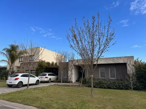 Casa en venta en San Eduardo - Impecable