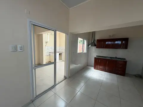 Casa en Alquiler con 1 cochera