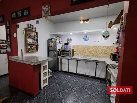 Casa 6 ambientes con 2 baños