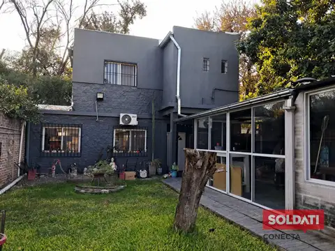 Casa en venta Villa Udaondo - quincho y pileta