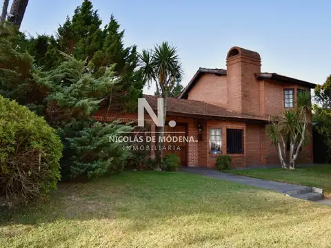 Casa en Playa Mansa de Cuatro Dormitorios en Venta Punta del Este