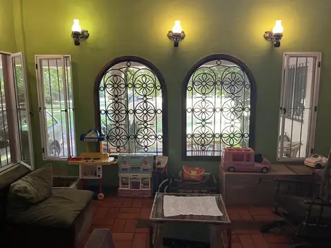 Casa con terreno de 2200 mts2 en la mejor zona del Cazador.