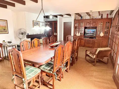 Casa 6 ambientes con 4 baños