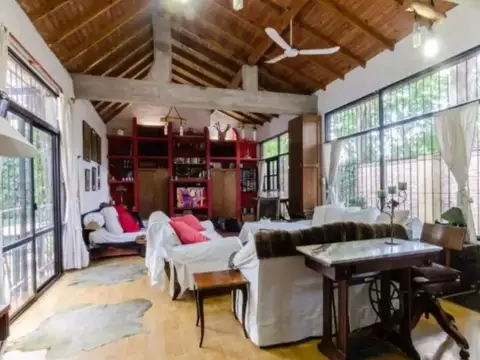 Casa en Venta con 3 cocheras