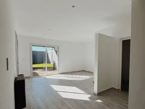 Casa 3 ambientes con 2 baños