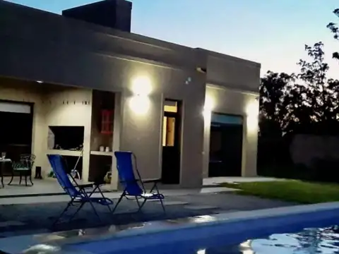 Casa en venta - 3 Dormitorios 3 Baños - Tandil