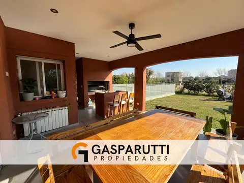 Casa 4 ambientes con 3 baños