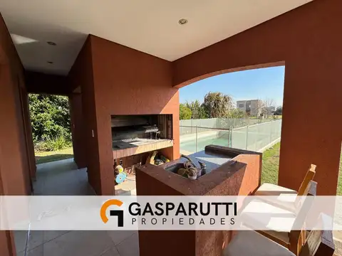 Casa en Venta con 4 cocheras