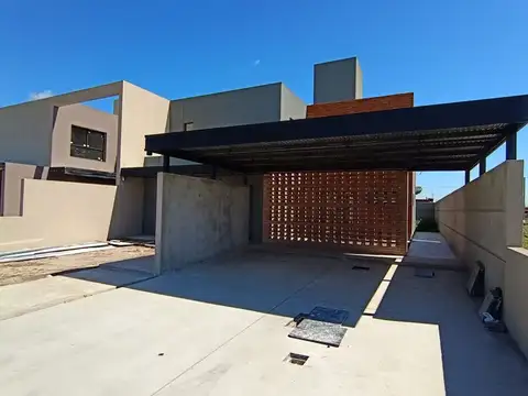 CASA DE CATEGORIA EN NOBU GAS NATURAL Y ESCRITURA