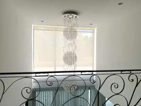 Casa en Venta con 4 cocheras