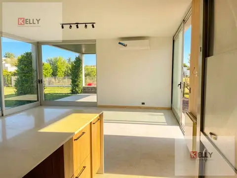 Casa en Venta con 6 cocheras