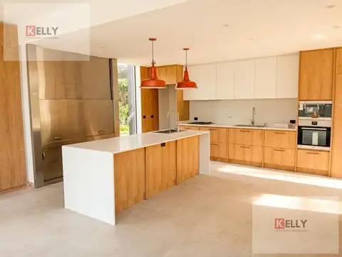 Casa en Venta con 6 cocheras