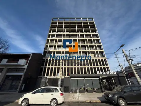 Amplio departamento 2 ambientes en San Martin centro