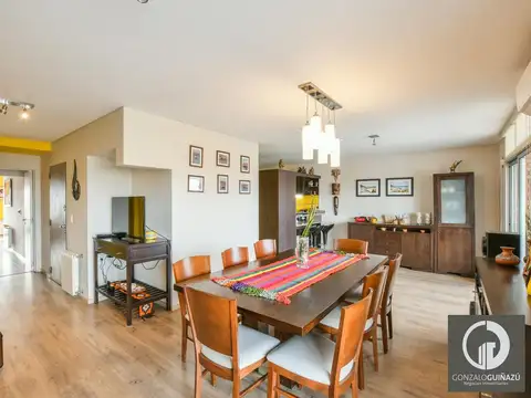 Departamento de 2 dormitorios piso exclusivo con Cochera en venta con parrillero Centro