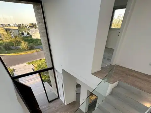 VENTA CASA SAN SEBASTIAN AREA 10 PILAR 5 AMBIENTES
