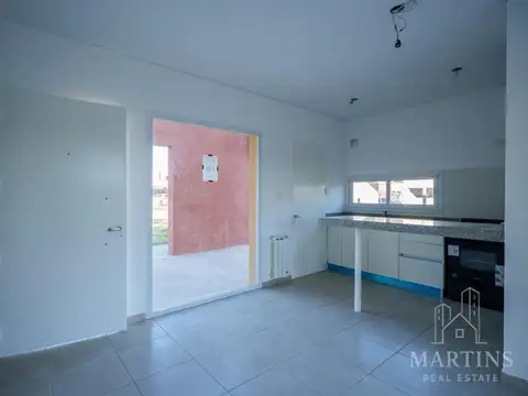 Casa en Venta con 3 cocheras