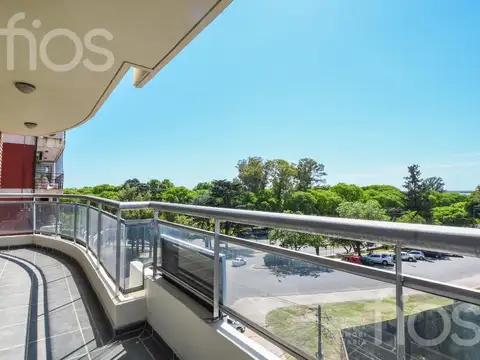 VENTA DEPARTAMENTO EN PISO EXCLUSIVO DE TRES DORMITORIOS CON BALCON Y AMENITIES EN MARTIN