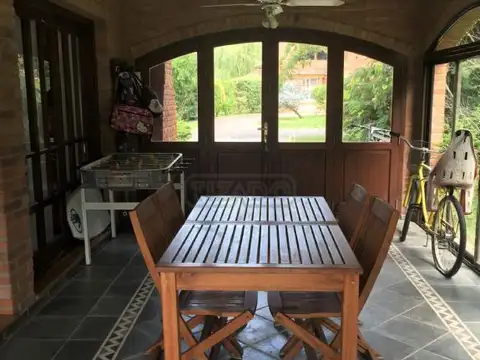 Casa 4 ambientes con 3 baños