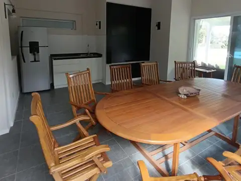 Casa 5 ambientes con 1 baño