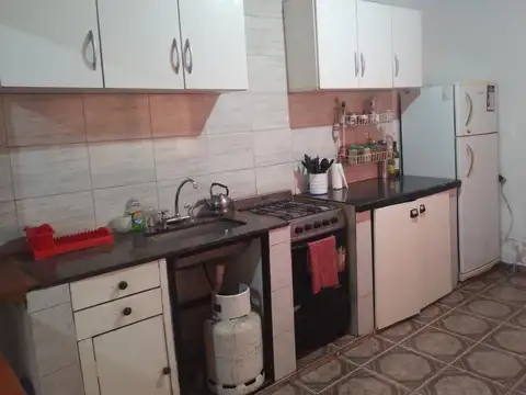 Casa 4 ambientes con 1 baño