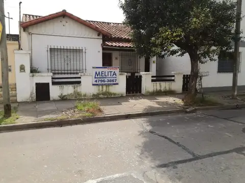 CHALET DE 3 AMBIENTES CON DEPARTAMENTO 2 AMBIENTES PATIO Y JARDIN AL FRENTE