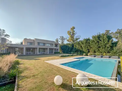 Venta Casa 4 Dormitorios Vista al Golf Kentucky