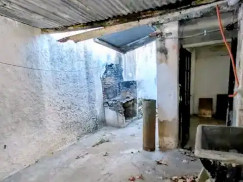 Casa 3 ambientes con 1 baño