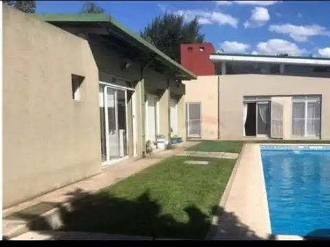 Casa 5 ambientes con 3 baños