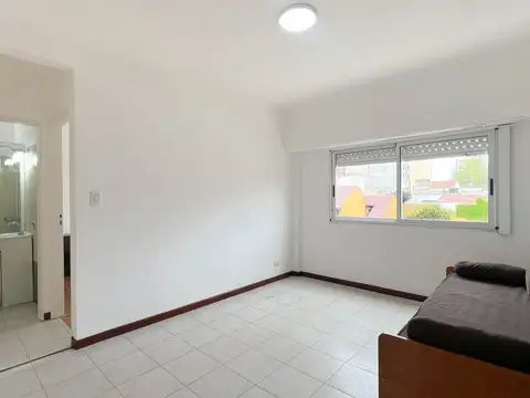 ALQUILER departamento 2 amb La Perla luminoso