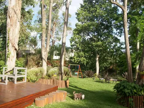 Casa en Alquiler en Abril Club De Campo, USD 3.500