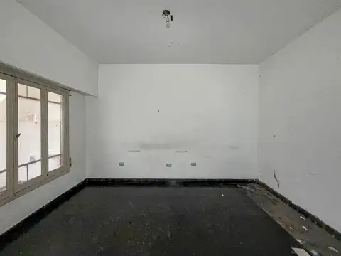 Casa 7 ambientes con 1 baño