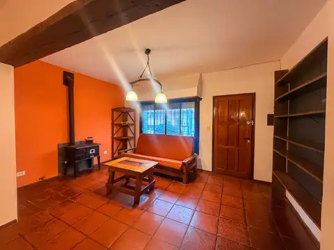 Casa en Alquiler en Lomas del Mirador, $ 1.100.000