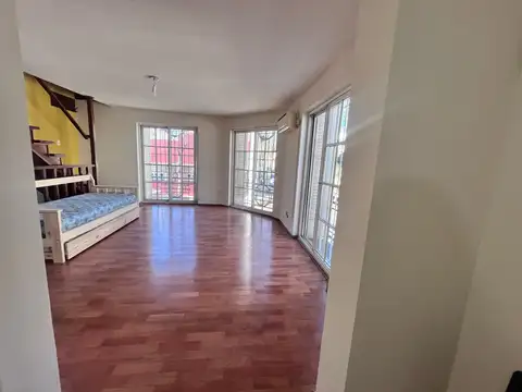 Depto Tipo Casa en Venta con 1 cocheras