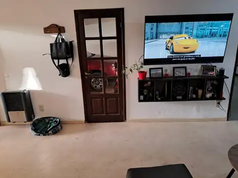 Excelente Casa Familiar de 2 Plantas con 4 dormitorios.