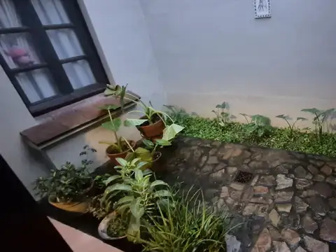 Casa 6 ambientes con 2 baños