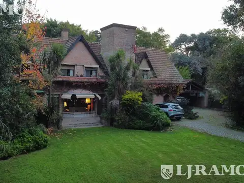 Casa 7 ambientes con 4 baños