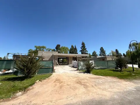 Miralagos Club de Campo Ruta 2 km 65 200