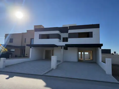 VENTA DUPLEX DE CATEGORIA TERRAZAS DE MANANTIALES