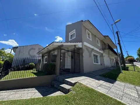 Ph independiente 4 ambientes en San Carlos c/espacio cochera y parque