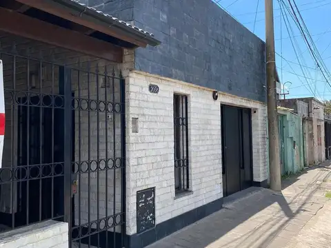 Casa en  Batlle y Ordoñez al 2000. Sobre avenida. Casino, Bv Oroño. Apta crédito hipotecario