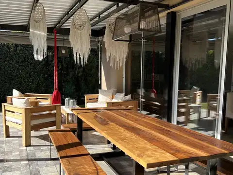 Casa en Venta con 2 cocheras