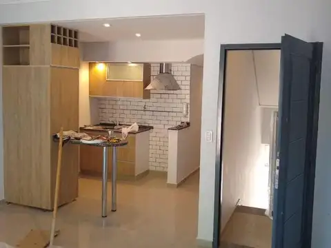 DEPARTAMENTO DE 2 AMBIENTES CON COCHERA AL FRENTE APTO CREDI
