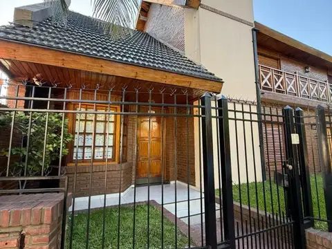 CASA DE CATEGORIA EN CIUDAD JARDIN 6 AMBIENTES